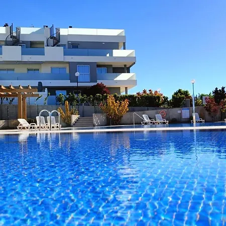 Bright & Spacious 3Br Apt Near Beach, Heated Pool דירה גרנדילה דה אבונה